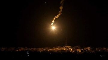 قتلى وجرحى في استهداف محيط برج السعدي بمخيم النصيرات قتلى وجرحى في استهداف محيط برج السعدي بمخيم النصيرات