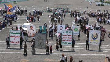 عرض عسكري وشعبي لخريجي دورات طوفان الأقصى بمديرية التعزية في تعز