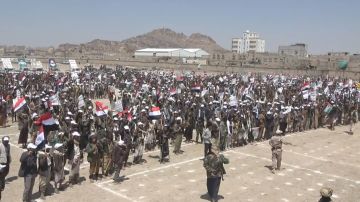 عرض لخريجي دورات طوفان الأقصى في مديريات رداع بعيد ثورة 21 سبتمبر المجيدة