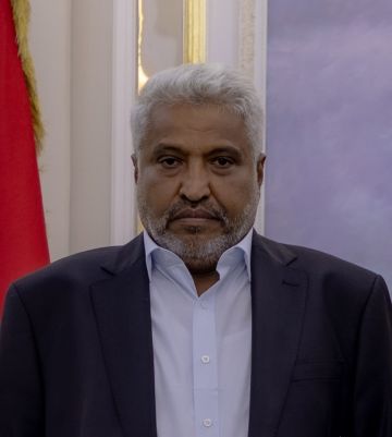 وزير النقل والأشغال يهنئ قائد الثورة ورئيس المجلس السياسي بالعيد الـ11 لثورة 21 سبتمبر