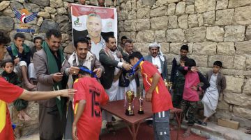 فريق الشهيد القائد يتوج ببطولة الرسول الأعظم لكرة القدم بمدينة عمران فريق الشهيد القائد يتوج ببطولة الرسول الأعظم لكرة القدم بمدينة عمران