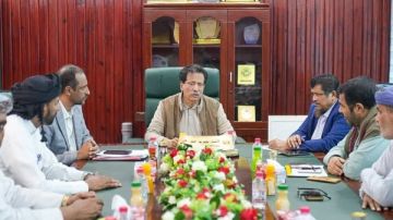 المهرة.. المحافظ يلتقي قيادة الإصلاح ويدعو الأحزاب لمساندة جهود ضبط الأسعار