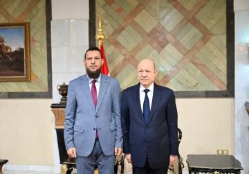 عبدالرحمن شيخ يؤدي اليمين الدستورية الرئيس العليمي يوجه بتوحيد القرار الأمني في عدن وحصر السلاح بيد الدولة