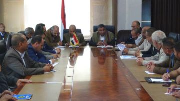 اجتماع بصنعاء يناقش تطوير الخدمات وتبسيط الإجراءات ومدونة السلوك الوظيفي بوزارة الكهرباء والمياه