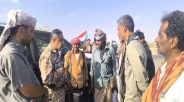 رئيس انتقالي أبين يتفقد النقاط الأمنية والعسكرية بأحور