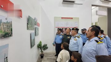 قيادات من شرطة المرور تزور معرض الشهيد القائد في الحديدة