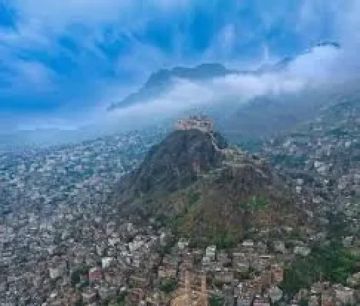 محاولة اختطاف جريئة داخل حرم جامعة تعز! محام شاب ينجو من الخطف على مرأى الجميع والتفاصيل صادمة!