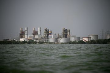 ترامب يقول إن شركات النفط الأميركية ستستثمر 100 مليار دولار في فنزويلا