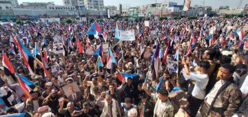 سكاي نيوز عربية : عشرات الآلاف يتجمعون في عدن تأييدا لـ الانتقالي الجنوبي 