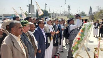 قيادة وزارة الخدمة تزور أضرحة الشهداء الصماد والرهوي والغماري قيادة وزارة الخدمة تزور أضرحة الشهداء الصماد والرهوي والغماري