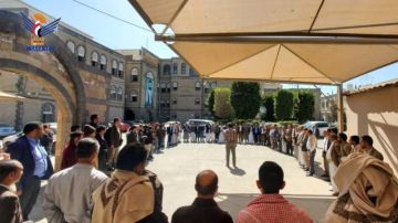 منتسبو المكاتب التنفيذية بأمانة العاصمة يؤكدون استمرار التعبئة استعدادا لمواجهة العدو