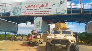 قيادات الحزام تطمئن على جاهزية النقاط الأمنية في أبين قيادات الحزام تطمئن على جاهزية النقاط الأمنية في أبين