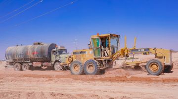 محافظ شبوة يدشن المرحلة الثالثة من مشروع توسعة وتأهيل المدخل الغربي لمدينة عتق