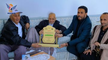 نائب وزير الشباب يكرم الدكتور راوح ويزور ضريحي الشهيدين زيد والمولد