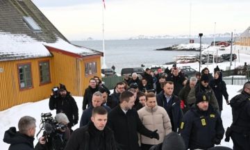 رئيسة وزراء الدنمارك تصل غرينلاند عقب محادثات مع أمين عام الناتو رئيسة وزراء الدنمارك تصل غرينلاند عقب محادثات مع أمين عام الناتو