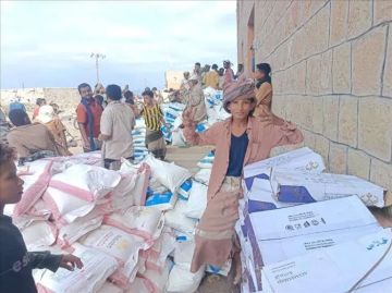 شريان حياة من السعودية يغذي لحج! درع الوطن تطلق قافلة إغاثة ضخمة في المضاربة شريان حياة من السعودية يغذي لحج! درع الوطن تطلق قافلة إغاثة ضخمة في المضاربة