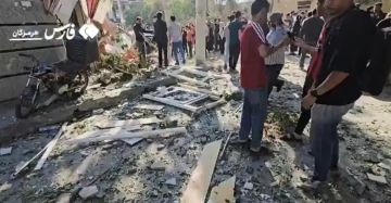 إيران... مقتل 4 اشخاص إثر انفجارات عنيفة وطهران تنفي اغتيال قائد بحرية الحرس الثوري - فيديو إيران... مقتل 4 اشخاص إثر انفجارات عنيفة وطهران تنفي اغتيال قائد بحرية الحرس الثوري - فيديو