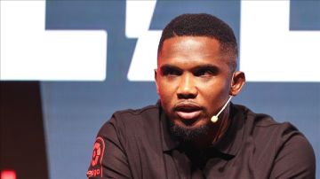 "كاف" يعاقب صامويل إيتو بالإيقاف 4 مباريات وغرامة مالية والاتحاد الكاميروني يستأنف