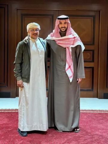 مقرب من طارق صالح يفجر مفاجأة بشأن لقائه بالأمير خالد بن سلمان: اللقاء الثالث خلال شهر!!