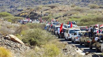 حشود جماهيرية من الضالع تتوجه نحو ساحة العروض في العاصمة عدن للمشاركة بمليونية دعم الإعلان الدستوري