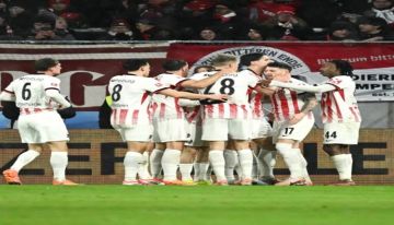 فرايبورغ يقلب النتيجة على هامبورغ ويصعد إلى المركز الثامن في البوندسليغا