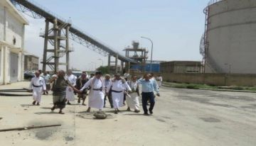 الحوثيون يضربون تجارة الإسمنت بزيادة الإتاوات