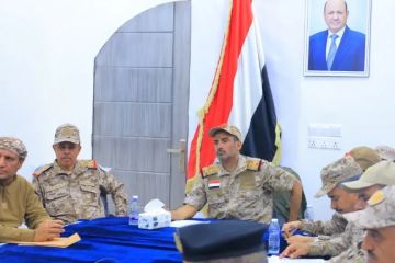 اجتماع عسكري موسع في مارب.. وتوجيهات صارمة لرئيس هيئة الأركان بن عزيز 