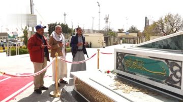 القائم بأعمال محافظ الضالع يزور أضرحة الشهداء الصماد والرهوي والغماري القائم بأعمال محافظ الضالع يزور أضرحة الشهداء الصماد والرهوي والغماري