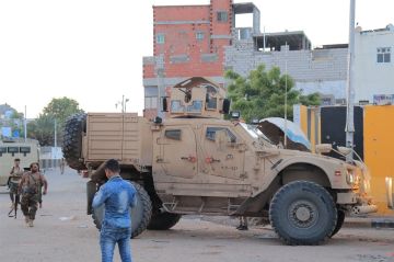 رويترز: استهداف مسيرات فوق قصر أقام فيه الزبيدي بمدينة عدن اليمنية