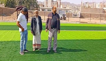 مأمور مديرية الضالع يتفقد سير العمل في تعشيب ملعب الصمود الرياضي