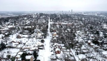 عواصف تاريخية تربك أميركا.. وتلغي آلاف الرحلات الجوية