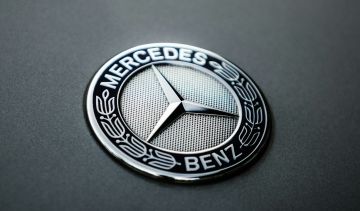 (مرسيدس) تطلق سيارة كهربائية (نباتية) (مرسيدس) تطلق سيارة كهربائية (نباتية)