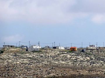 مستوطنون بحماية العدو الصهيوني يوسعون بؤرة استيطانية شرق بيت ساحور مستوطنون بحماية العدو الصهيوني يوسعون بؤرة استيطانية شرق بيت ساحور