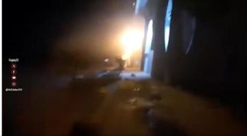 طيران العدوان يعاود استهداف مطار سيئون الدولي بغارات جوية طيران العدوان يعاود استهداف مطار سيئون الدولي بغارات جوية