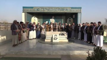 قيادات من محافظة صنعاء تزور مقام شهيد القرآن وجرف سلمان في صعدة