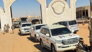 محافظ حضرموت الخنبشي يصل إلى المكلا بعد تطبيع الأوضاع في سيئون محافظ حضرموت الخنبشي يصل إلى المكلا بعد تطبيع الأوضاع في سيئون