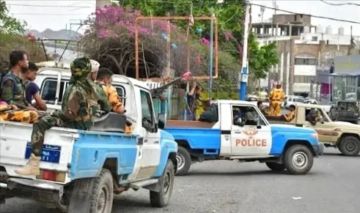 أمن تعز يفكك عبوة ناسفة قرب فندق أثناء تواجد وفد صيني ويضبط 4 مشتبهين أمن تعز يفكك عبوة ناسفة قرب فندق أثناء تواجد وفد صيني ويضبط 4 مشتبهين