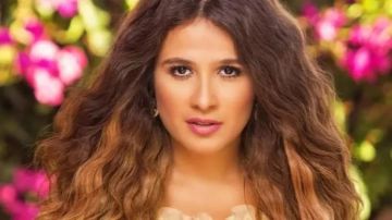 شاهد صورة ياسمين عبد العزيز بالمايوه
