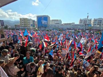 مليونية تأييد الإعلان الدستوري الجنوبي.. الشرعية للشعب والتفويض للرئيس الزبيدي