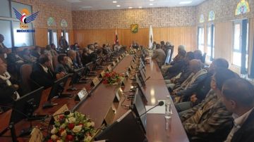 مناقشة آلية تعزيز دور صندوق الإحسان لموظفي جامعة صنعاء