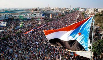 تظاهرة حاشدة لأنصار الانتقالي ضد السعودية في عدن تظاهرة حاشدة لأنصار الانتقالي ضد السعودية في عدن