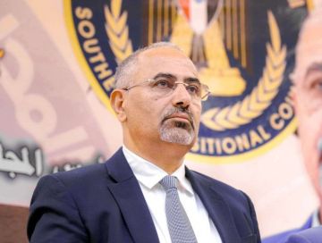 البيض: الرئيس الزبيدي في عدن وأن يتخلى عن شعبه