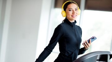 من العشرينيات إلى ما بعد الخمسين.. أفضل تمارين المشي المنزلية على (يوتيوب) من العشرينيات إلى ما بعد الخمسين.. أفضل تمارين المشي المنزلية على (يوتيوب)