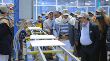 القائم بأعمال وزير الاقتصاد يدشن استئناف عملية الإنتاج في أحد المصانع المتعثرة