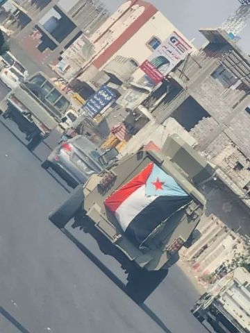 عدن تودع علم الجنوب وتستقبل قوات بشعار ومسمى جديد خطوة نحو توحيد البنيان الأمني؟ عدن تودع علم الجنوب وتستقبل قوات بشعار ومسمى جديد خطوة نحو توحيد البنيان الأمني؟