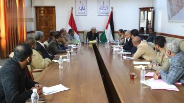 اجتماع برئاسة الأمير يناقش نتائج تقييم جوانب الأمن والسلامة المهنية في منشآت شركة النفط اجتماع برئاسة الأمير يناقش نتائج تقييم جوانب الأمن والسلامة المهنية في منشآت شركة النفط