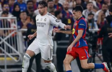 برشلونة يحسم الكلاسيكو بثلاثية رافينيا وليفاندوفسكي ويتوج بكأس السوبر الإسباني في جدة!