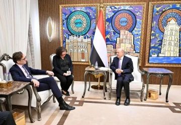 الرئيس العليمي لضيفه الألماني: دعم المليشيات لا يكافح الإرهاب بل يعيد إنتاجه.. واليمن ليس ساحة هامشية الرئيس العليمي لضيفه الألماني: دعم المليشيات لا يكافح الإرهاب بل يعيد إنتاجه.. واليمن ليس ساحة هامشية