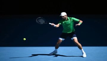 ديوكوفيتش يواصل كتابة التاريخ في بطولة أستراليا المفتوحة بفوزه على مايستريلي