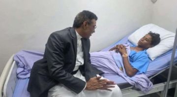 مسلح حوثي يعتدي على بائع سمك بالحديدة بالصفع والطعن